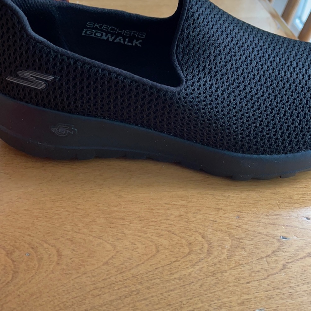 Brand new never worn Skechers go walk joy